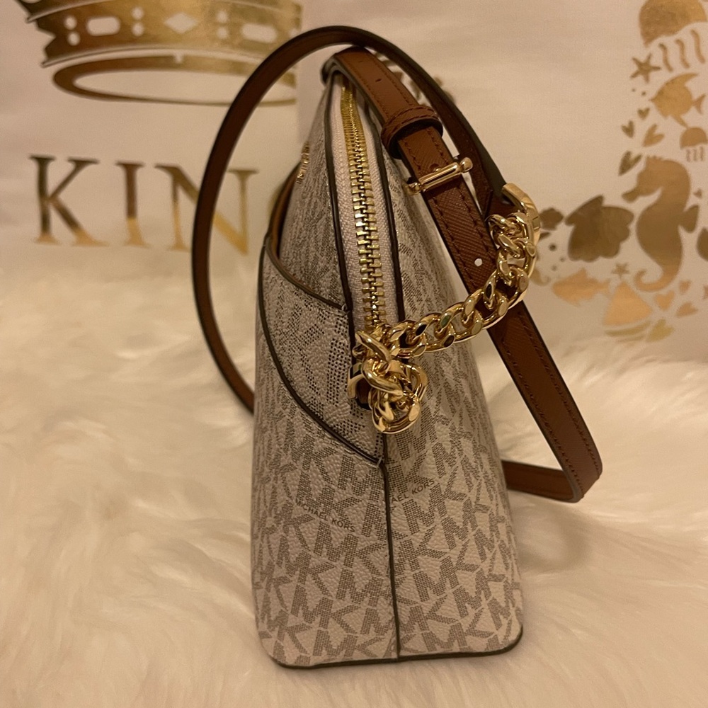(PRICE IS FIRMED)NWT- MICHEAL KORS JET SET (Vanilla) TRAVEL CROSSBODY BAG - Picture 4 of 11